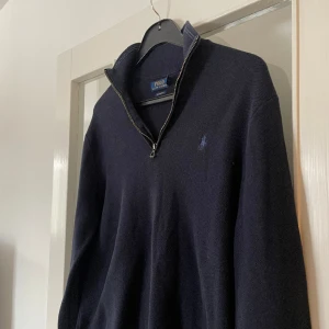 Ralph lauren half zip  - En fin Ralph lauren tröja i storlek M. Inga defekter