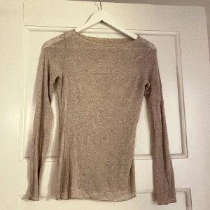 Intimissimi tröja  - Superpopulär cashmere tröja från intimissimi som knappt är använd. 