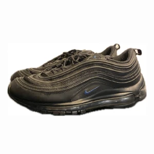 Nike Air Max 97 - Säljer mina air max 97 Bra skick men liten skada på baksidan  Strl 42  