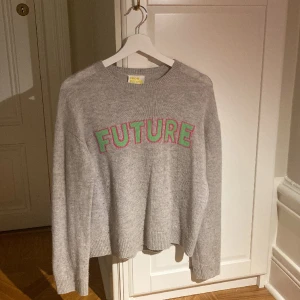 From Future tröja - Säljer denna cashmere from Future tröja! Använd men väl omhändertagen. 