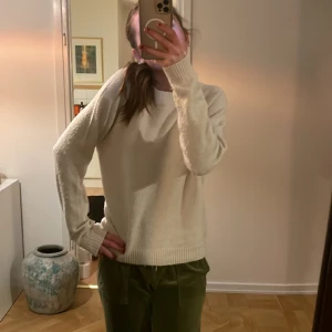 stickad tröja - lite nopprig därav priset 🥰