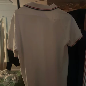 Moncler  - Säljer min pk pga den har blivit för liten tyvärr, påse medföljs!! 