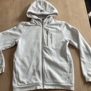 Vit Sail racing tröja  - Sail racing tröja, väl använd men annars i bra skick!