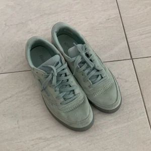 Reebok sneackers  - Mint grön bekväm snekers. Använt i mycket bra skick, rätt i storlek. 
