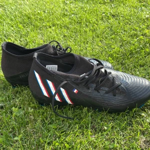 Adidas predator - Adidas predator storlek 42. Nyskick använda 1 gång!