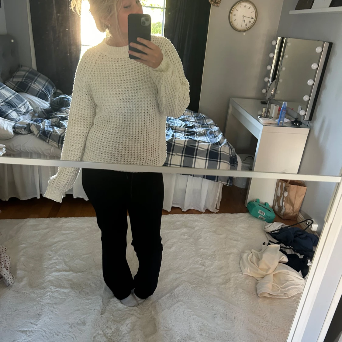 Stickad vitt tröja