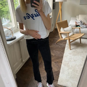 Svarta cropped flare jeans från Zara - Väldigt fint skick