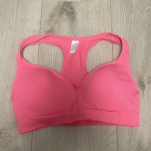 Sport bh - Sport bh med push upp. Står att det är en L men sitter tight som en storlek S-M