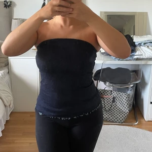 Jeans topp - Säljer denna då jag aldrig använt den. Inga defekter! Vid intresse, skriv så löser jag fler bilder! 