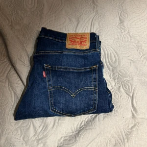 Levis byxa Herr (mörkblå) - Levis byxa i färgen Mörkblå!   Strl: W32 L34