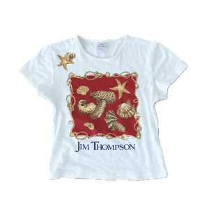 Baby t-shirt - Cropped t-shirt med röd brun svamp print, inga fel.