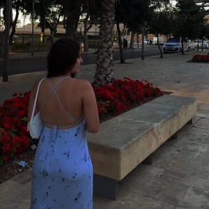 Hm sommarklänning  - Använd en gång Pris kan diskuteras 