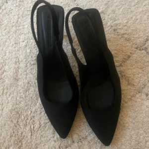 Klackar  - Säljer mina klackar från stradivarius för 200kr exklusive frakt Storlek 38 Använda 2 ggr 