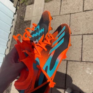 Fotbollskor - Använda bara 2 gånger jätte bra Scik storlek 45 tveka inte och skriva 