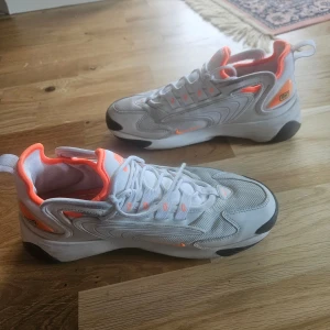 Nike sneakers  - I gott skick med några få skavanker (se bilder och avgör själv)