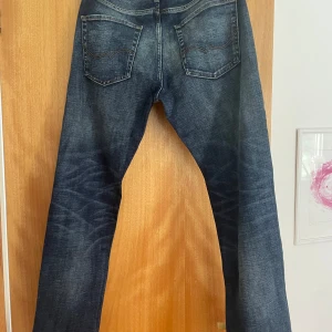 Jack o Jones jeans  - Extremt snygga Jack o Jones jeans som är helt nya endast provade Extremt snygg fade  W 31 L 34