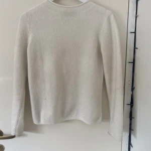 Stickad tröja💓 - Basic vit stickad tröja❣️  Sällan använd 