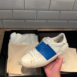 Valentino open - Feta dojor i jätte bra skick, kommer med box och dustbags 