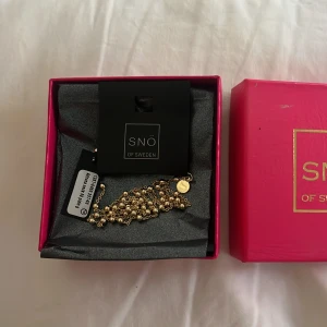 Halsband guld SNÖ - Guldplatterat halsband från SNÖ, i orginalförpackning.