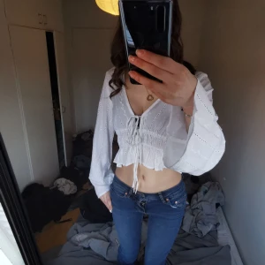 Volang topp - Jag säljer denna söta toppen i storleken XS. Den har inga skador då den ör som ny och använd vid ett tillfälle. Skriv privat vid intresse ❤️