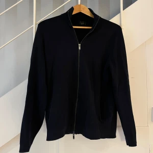 Massimo Dutti Full-zip - Säljer denna fullzip i skicket 8/10