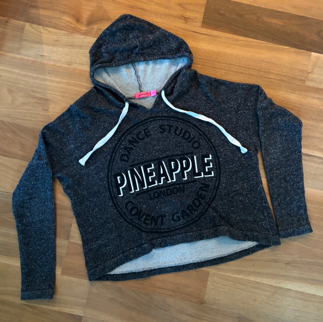 Mörkgrå, hoodieliknande tröja - 90