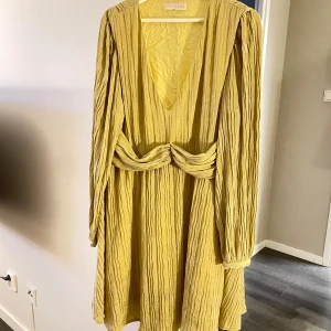 Love Lolita  - Guldglittrig