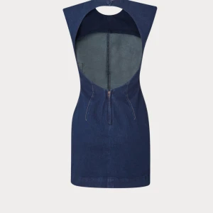 Avora klänning  - Använd en gång! Var för liten storlek 36