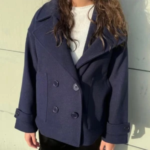 Design by si jacka  - I fint skick, den är väldigt mörkblå så i vissa ljus ser den ut som svart, skriv för egna bilder💗pris kan diskuteras 