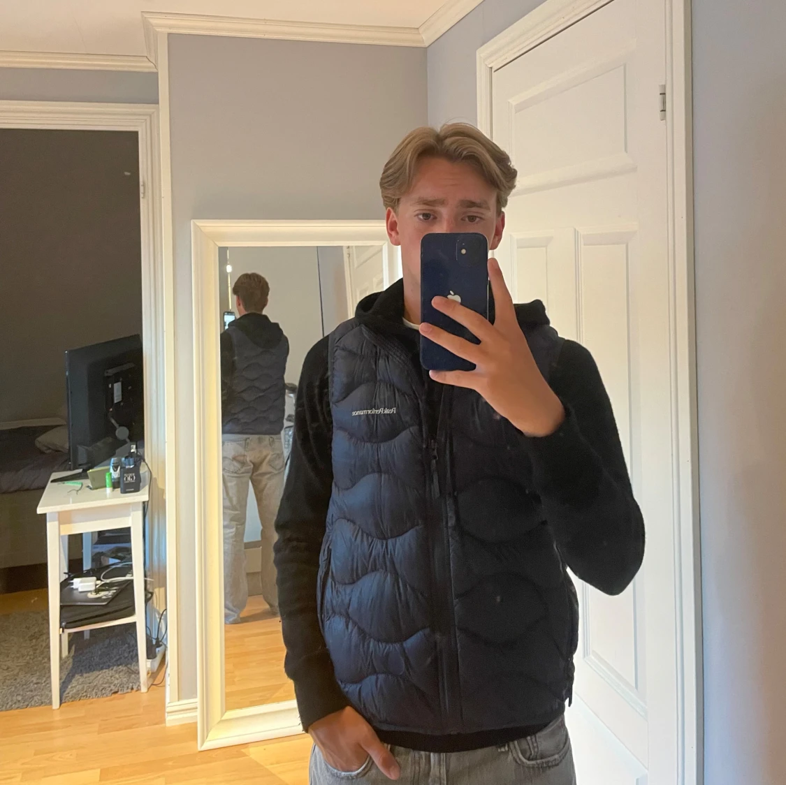 Svart dunväst från Peak Performance - 90