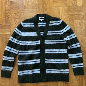 Mohair cardigan COS M/L - Mohair cardigan från COS, storlek M/L