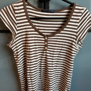 Brandy Melville tröja  - Randig brandy tröja i bra skick!