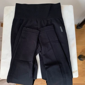 Gymshark träningsleggings - Använda några få gånger, nypris 500kr . Kontakta mig ifall du har funderingar ❣️❣️
