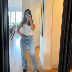 Jeans - Snygga knappt använda jeans från zara! 