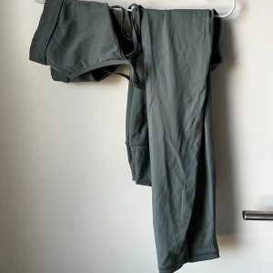 Alphalete träningsset - Säljes endast som set ej separat. I väldigt bra skick. Materialet är väldigt stretchig 