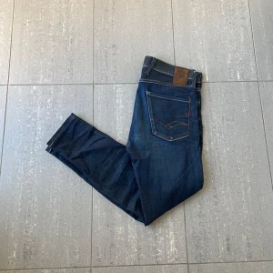 Replay anbass jeans  - Säljer nu dessa sjukt feta replay anbass jeans i riktigt bra skick, skriv för fler bilder/frågor🙌🏼