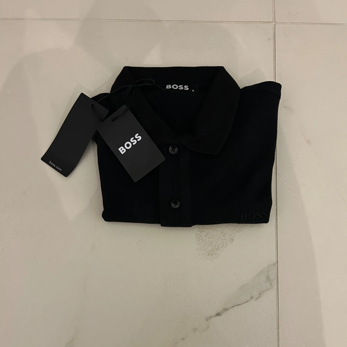 Svart kortärmad skjorta från BOSS