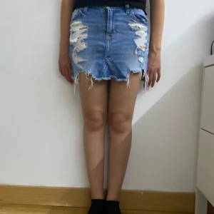 Jeanstjol hollister  - Säljs pga för liten. Den är i bra skick och knappt använd. Pris kan diskuteras 