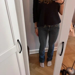 Bootcut jeans - Lågmidjade bootcut jeans från zara. Nyskick och knappt använda. 