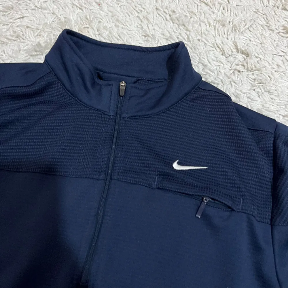 Nike half zip, i perfekt skick 💕. Hoodies.