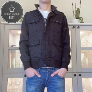 Field jacka - Tja, säljer nu denna sjukt feta field jackan i stl M! Hör av dig vid frågor eller funderingar eller för fler bilder!