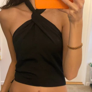 Topp - Assnygg Festtopp som man knyter i nacken☀️