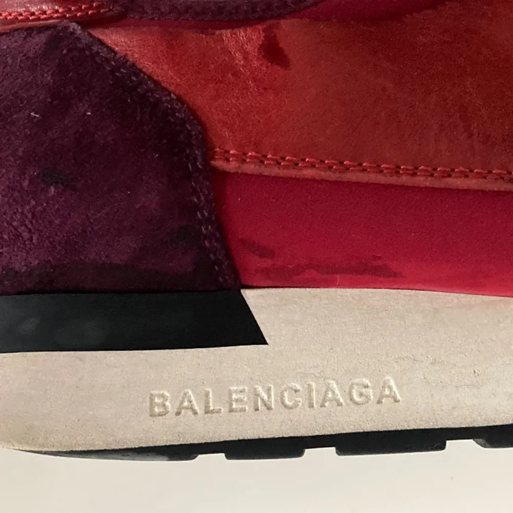 Balenciaga sneakers i stl 38. Begagnad men fortfarande i bra skick och ren utan defekt.. Skor.