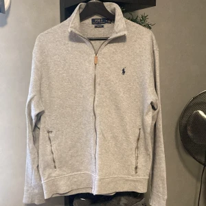 Ralph Lauren Zip - Säljer denna feta Raffe zip,   8/10 skick