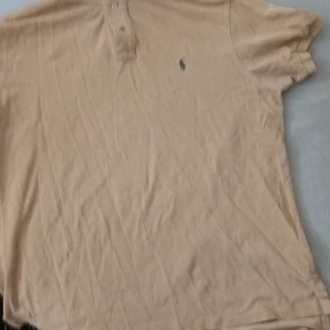Polo Ralph Lauren pike  - Polo Ralph Lauren pike i en biege färg 