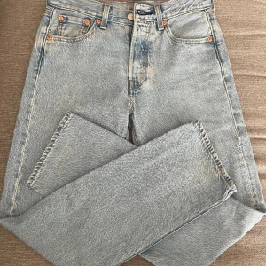 Levis Jeans - Mått=W27 L30 Skick=Extrem bra skick  Pris= 350 kan diskuteras 