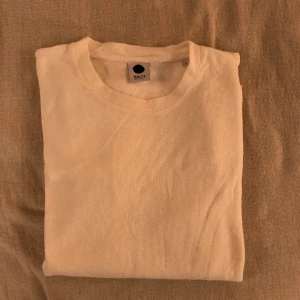 Tunn stickad tröja  - Tunn stickad tröja från NN07. Har inte längre användning av den. I mkt gott skick :) 