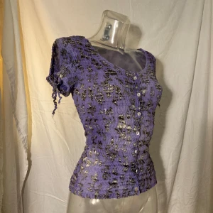 Plisserad topp - Superfin plisserad topp. Kan stretchas ut så den passar s/m/l :-)  