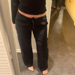 Linnebyxor  - Svarta linnebyxor i storlek S. Använda två gånger
