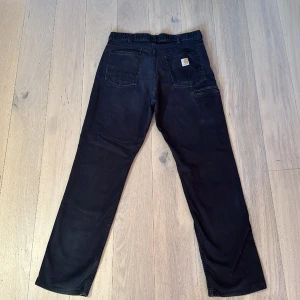 Carhartt byxor - Carhartt byxor säljes i storlek 36x34. Inga hål eller fläckar. Fler bilder kan ordnas och det är bara att fråga ifall du har frågor!